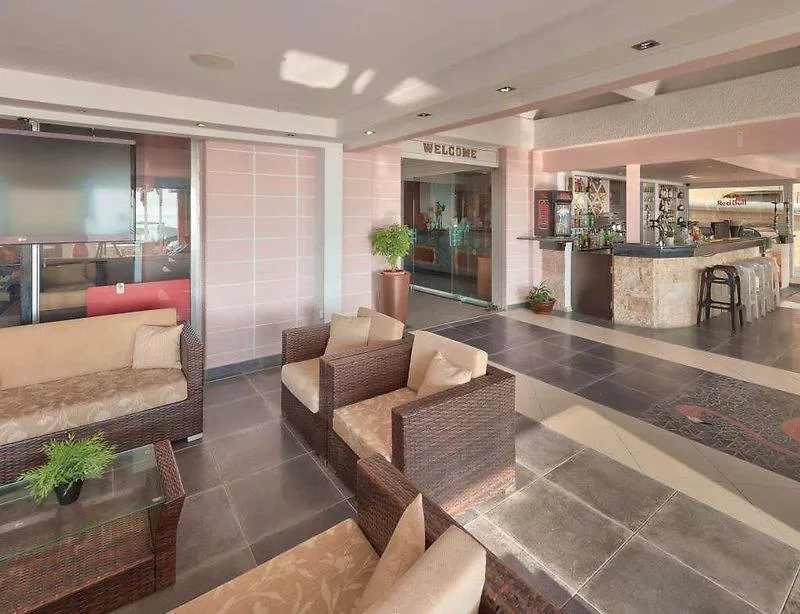 Mackenzie Beach Hotel لارنكا 2*,