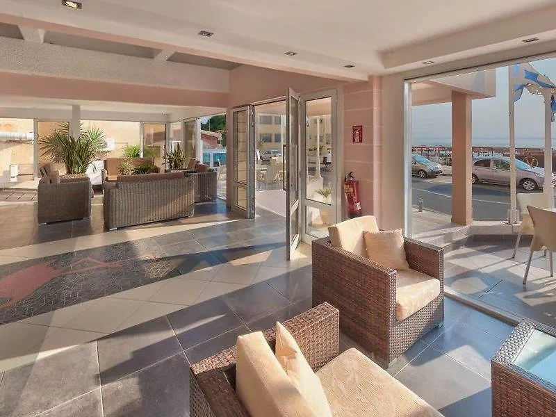 Mackenzie Beach Hotel لارنكا