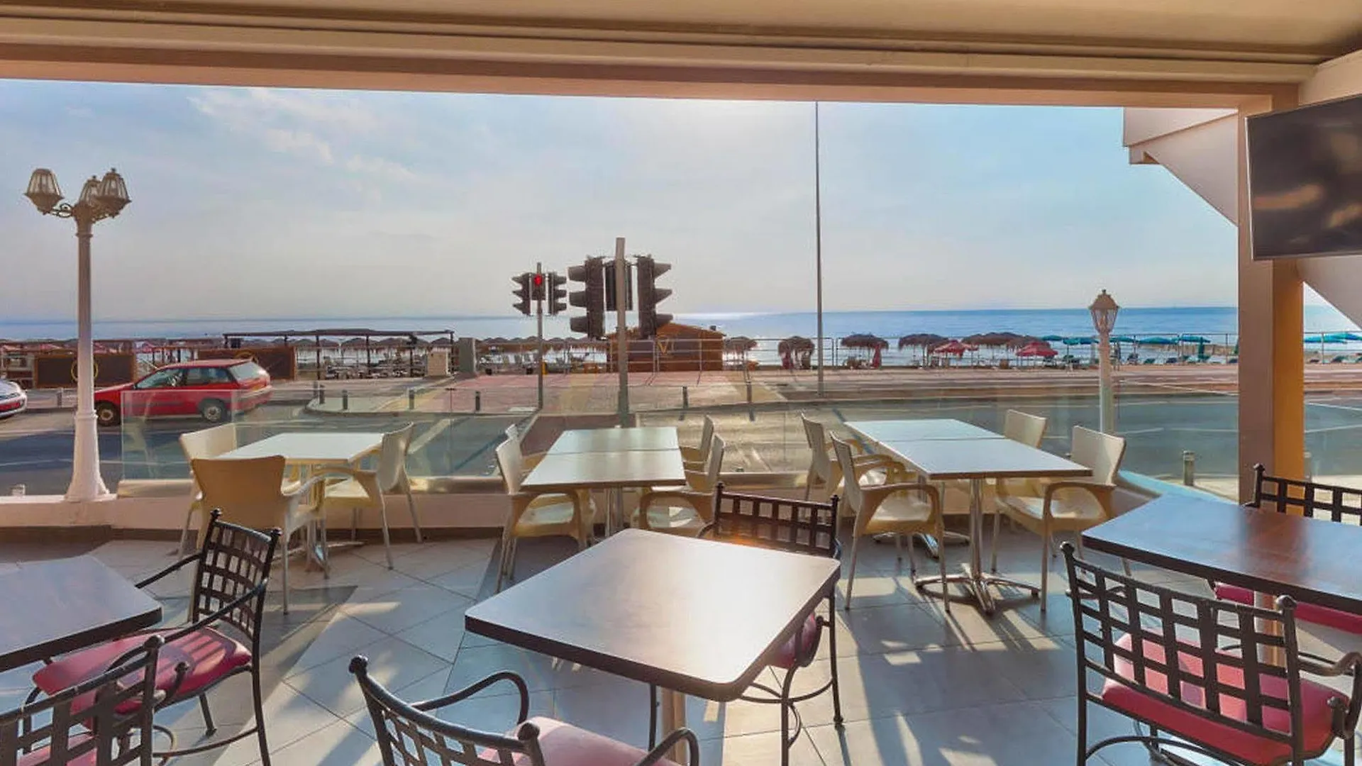 Mackenzie Beach Hotel لارنكا