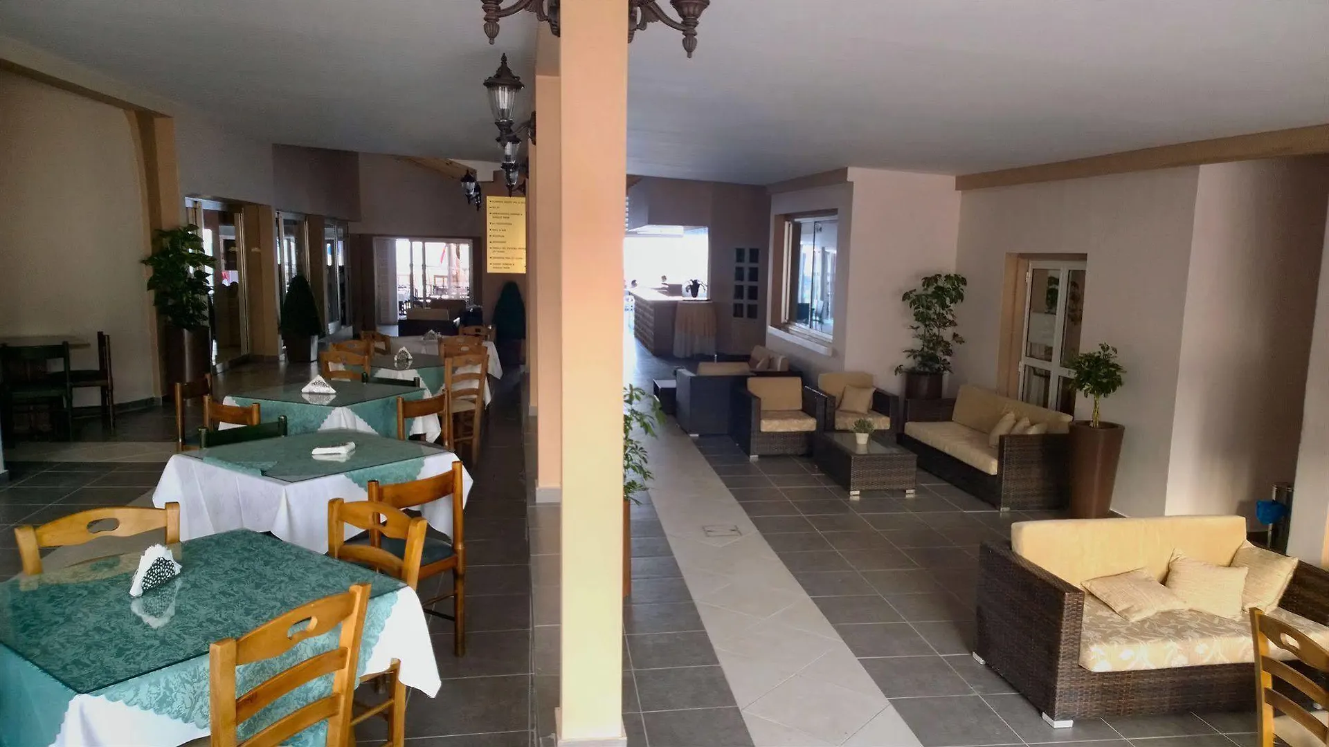Mackenzie Beach Hotel لارنكا