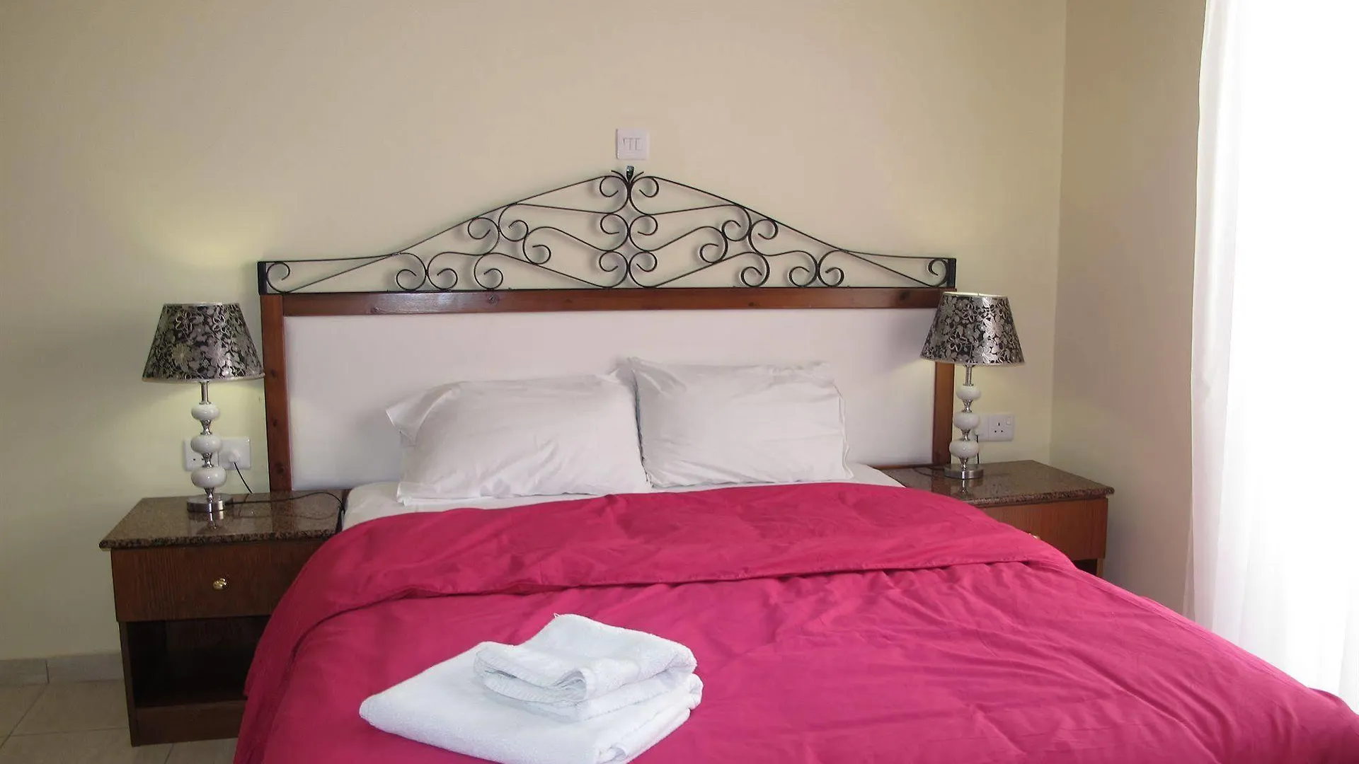 Mackenzie Beach Hotel لارنكا