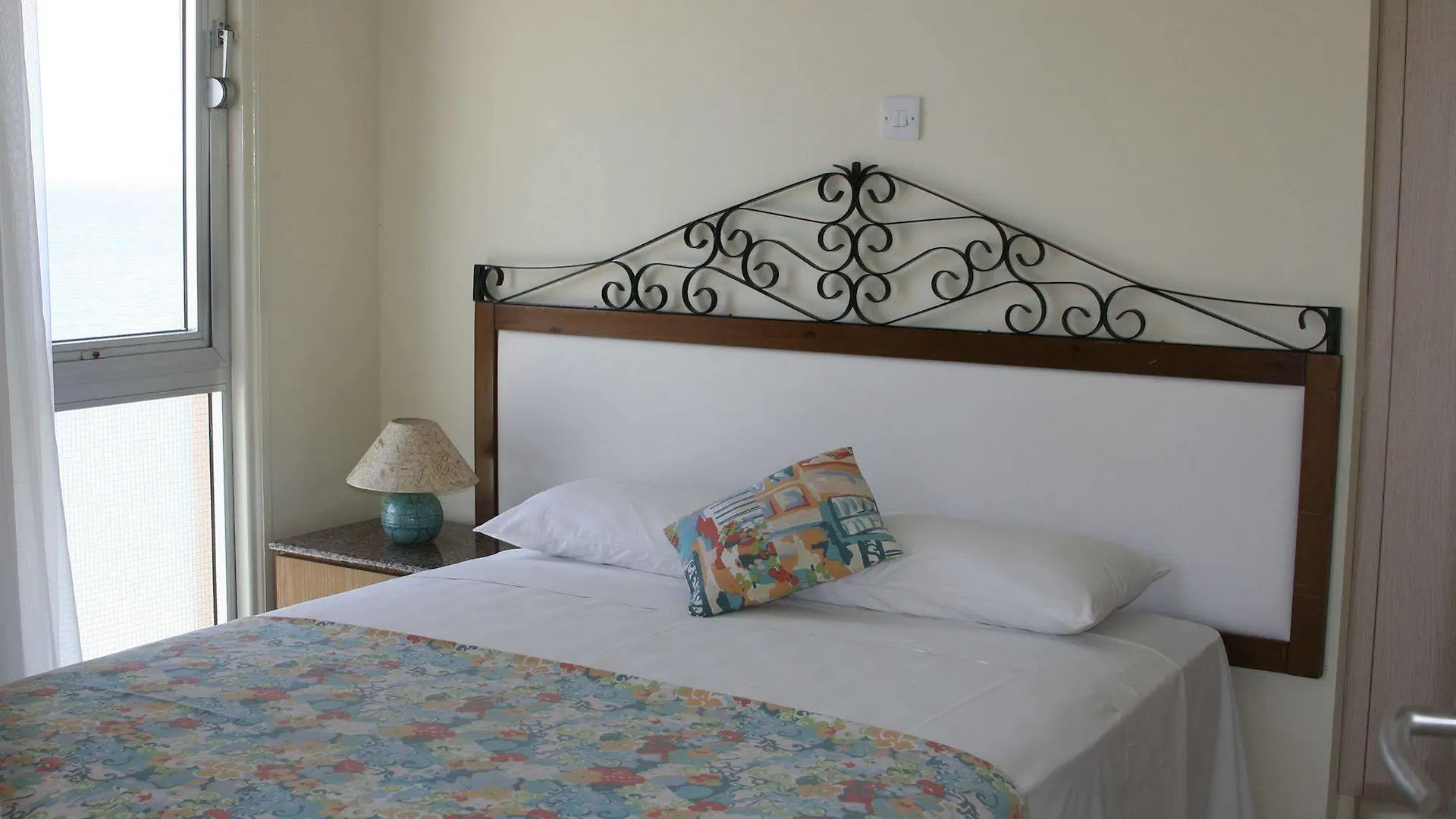 Mackenzie Beach Hotel لارنكا