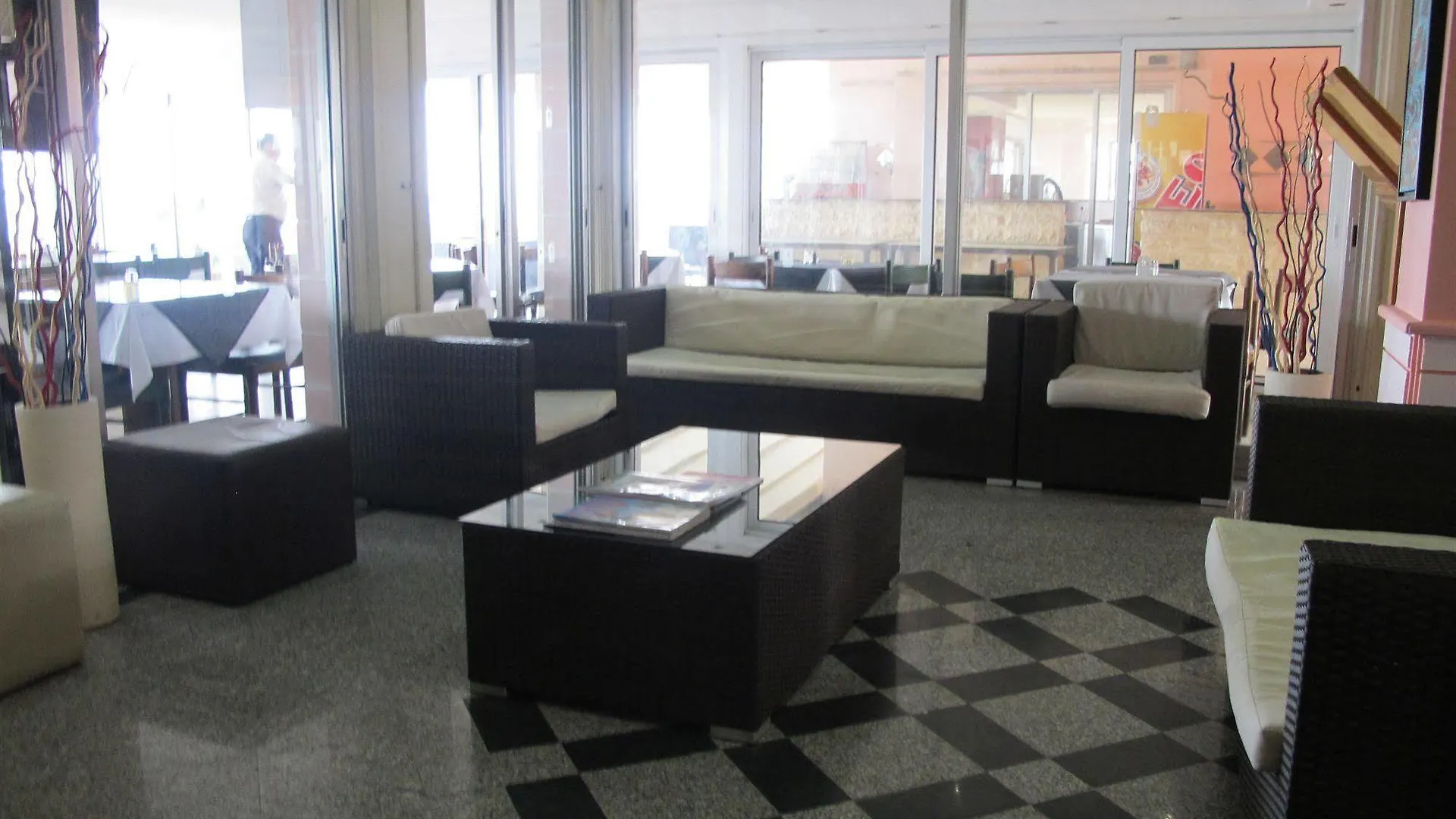 Mackenzie Beach Hotel لارنكا