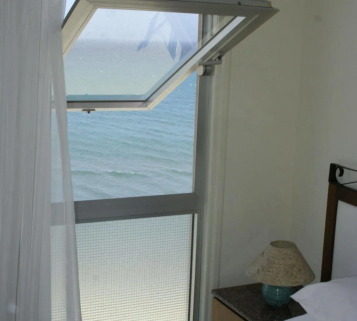 Mackenzie Beach Hotel لارنكا