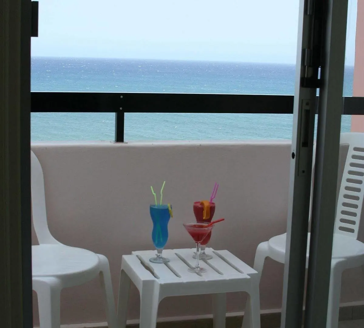 Mackenzie Beach Hotel لارنكا 2*,