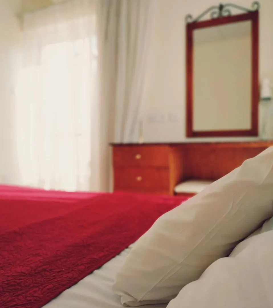 **  Mackenzie Beach Hotel لارنكا قبرص