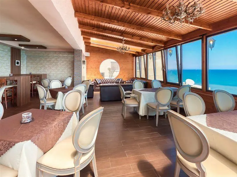 Mackenzie Beach Hotel لارنكا 2*,  قبرص