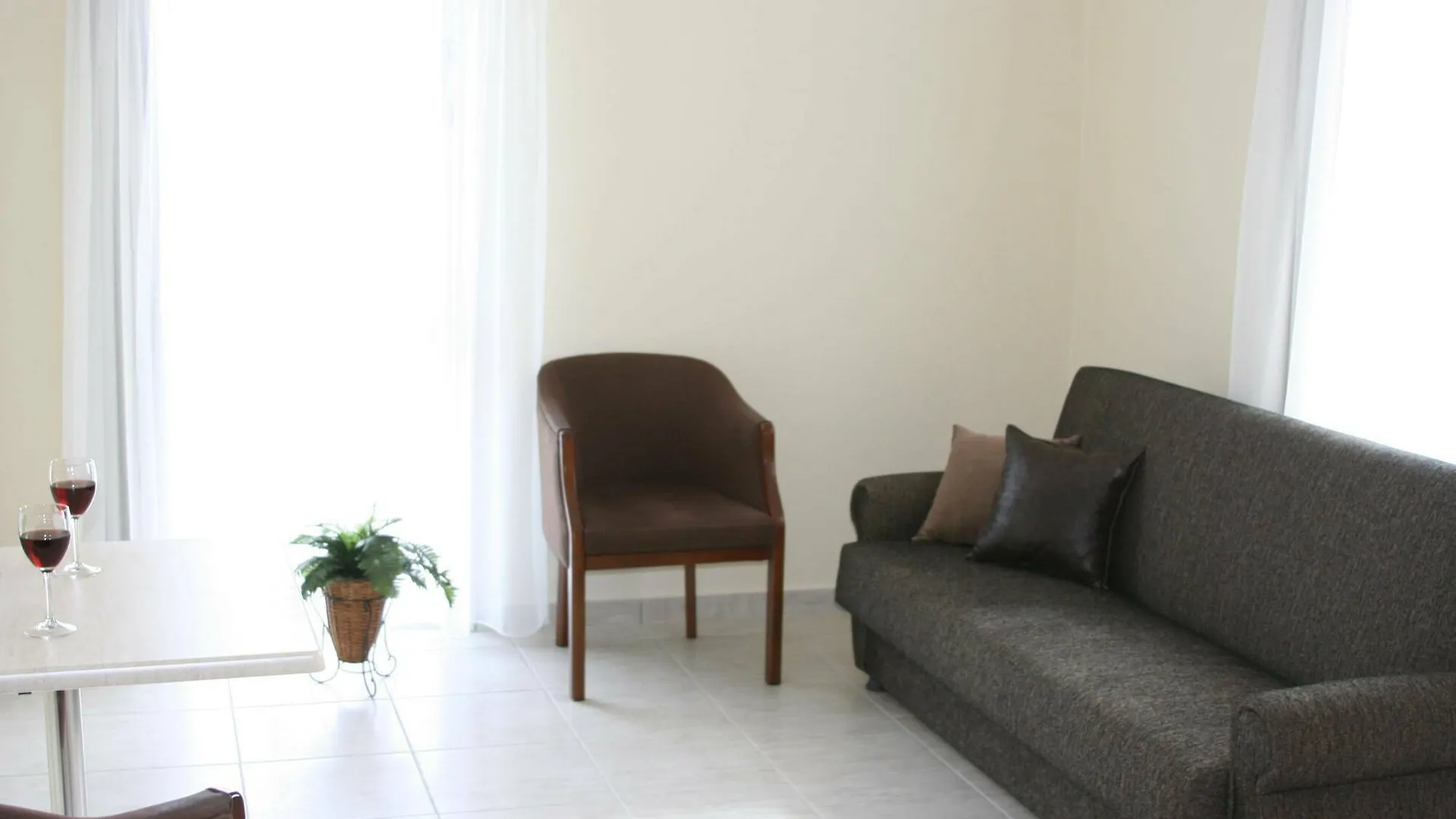 Mackenzie Beach Hotel لارنكا