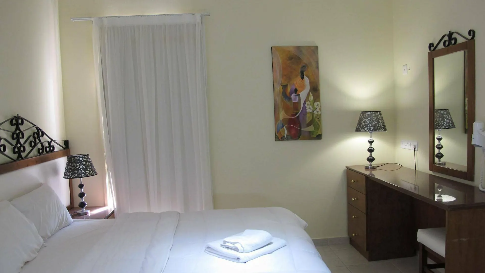 Mackenzie Beach Hotel لارنكا